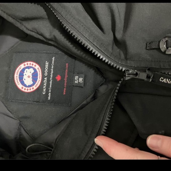 Canada Goose Youth Brittania Parka. Youth XL (18) . Fits like an XS woman - Picture 5 of 15